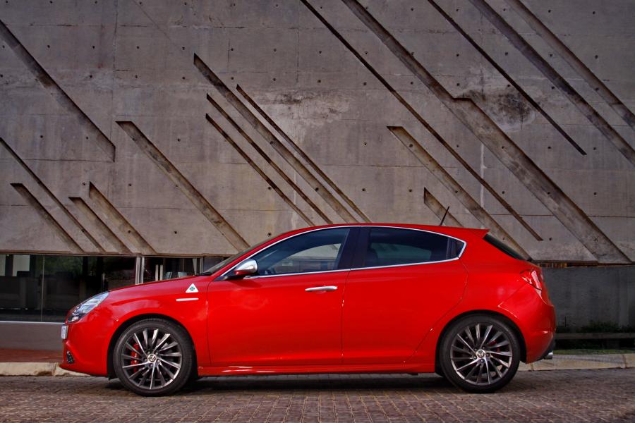  Alfa Romeo Giulietta Quadrifoglio Verde (940) 2011 года  (ZA) (фото 7 из 22)